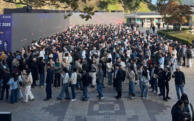 2일 경북 국립경주박물관 특별전 ‘신라 금관, 권력과 위신’에 몰린 관람 인파. 국립경주박물관 제공