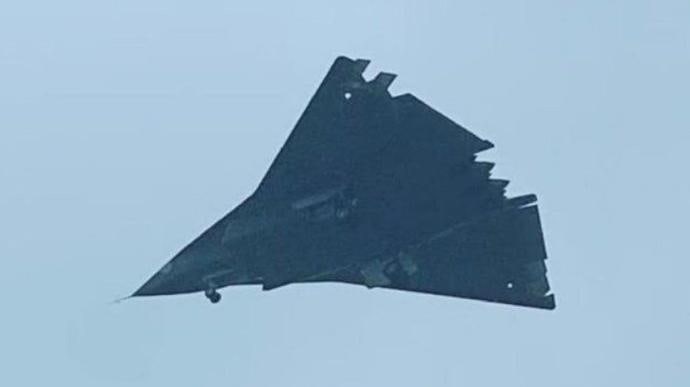 美 보란 듯… 中, 6세대 전투기 ‘J-36’ 슬쩍 공개