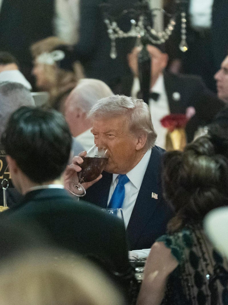 4200만명 보조금 끊겼는데… 트럼프는 마러라고 호화파티