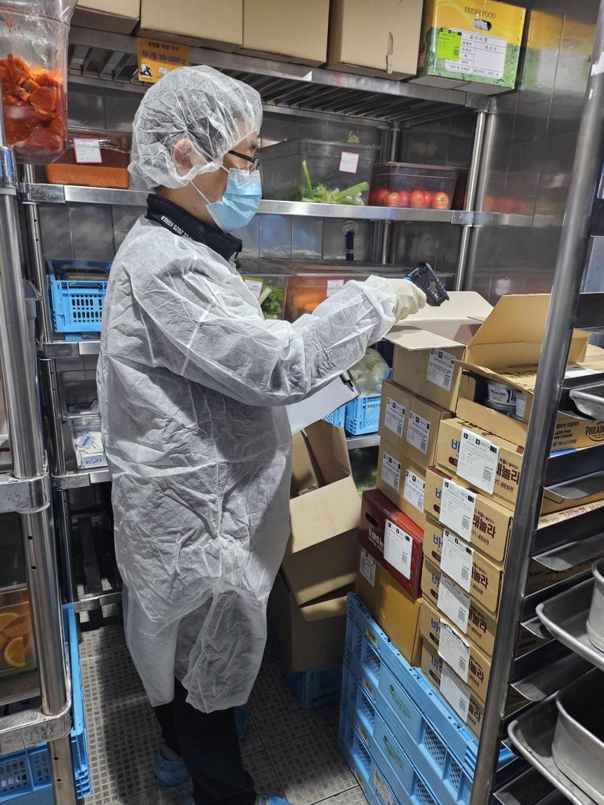 식품의약품안전처는 지난달 27일∼이달 1일 경북 경주에서 개최된 아시아태평양경제협력체(APEC) 정상회의 기간 동안 24시간 비상대응 체계를 운영하는 등 식음료 안전에 대해 집중 