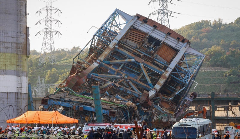 울산 발전소 타워 해체중 붕괴… “매몰 7명 수색-구조중”