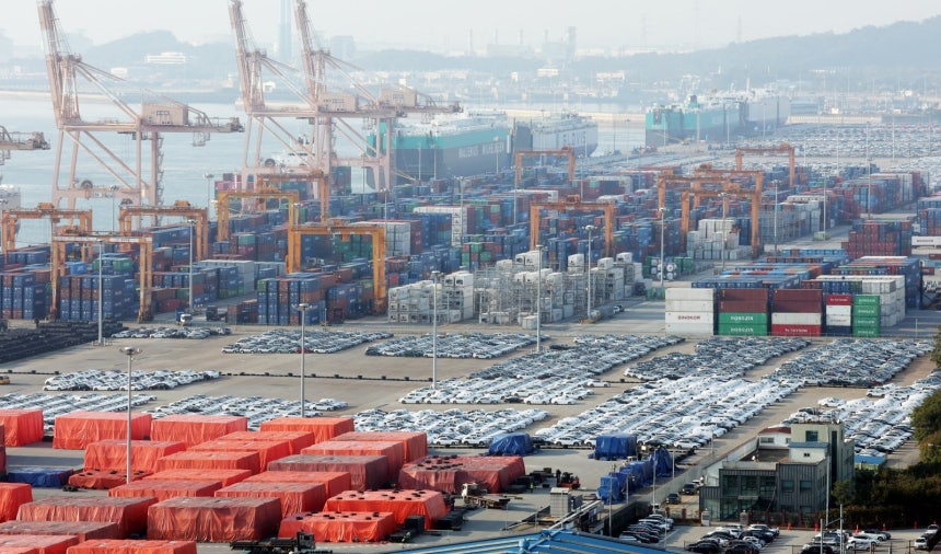 경기 평택시 포승읍 평택항에 수출용 컨테이너들이 쌓여있다. 2025.10.29/뉴스1