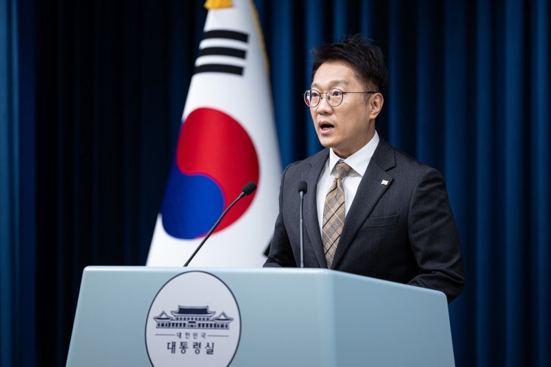 李대통령, 외국 대사에 <b>인종차별 언행</b>한 적십자회장 <b>감찰</b> 지시