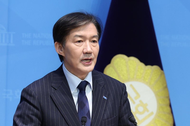 <b>조국</b> “무례한 흡수합당론에 흔들리지 않겠다” <b>당대표</b> 출사표