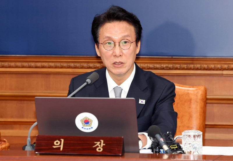 金총리 “<b>내란조사 TF</b>, 과하지도 덜하지도 않게 신속 진행”