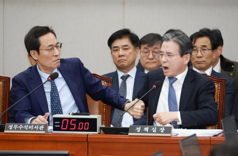 “따님 전세사시죠” 공격에 <b>김용범</b> 격노…김병기 “정책실장! 여기가 ...