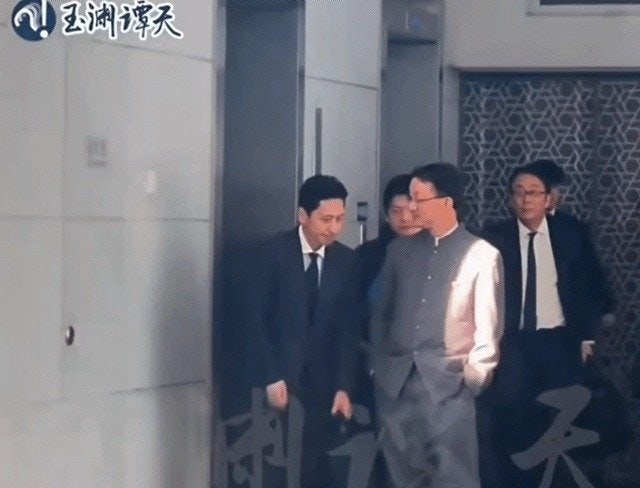 中 “일본산 <b>수산물 수입</b> 금지”…日에 전방위 보복