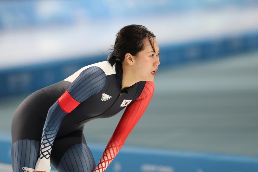 기사와 직접적 관련 없는 참고사진. 지난 2월 10일(현지 시간) 중국 헤이룽장성 하얼빈 스피드 스케이트 오벌에서 열린 하얼빈 동계아시안게임 스피드 스케이팅 여자 3,000m에서 박지우가 레이스를 마치고 기록을 확인