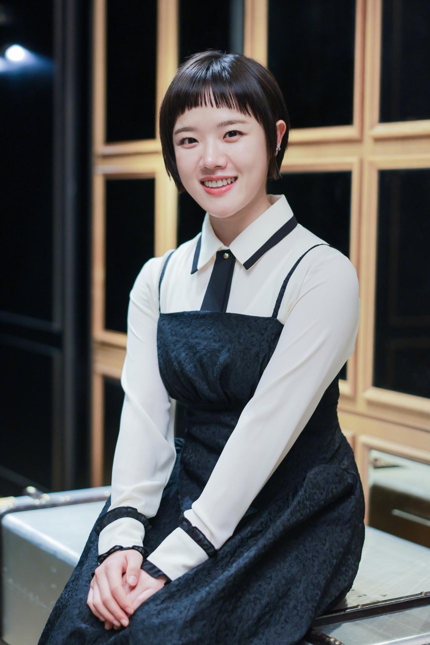 올해 20년 차를 맞은 배우 김향기는 어릴 적 자신의 연기를 보며 “그때의 자유롭고 동물적인 감정 연기는 성인 배우가 되고 나서는 참 어려운 일”이라며 “계산이 필요한 부분과 날것