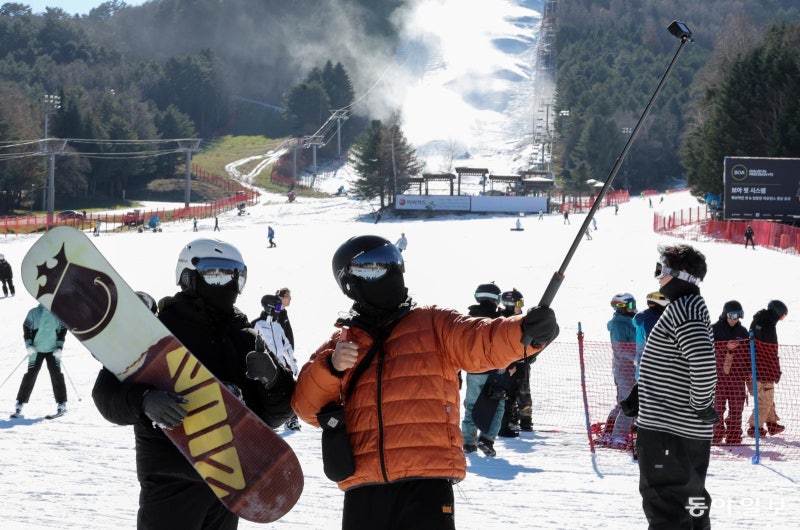 “은빛 설원 마음껏 달려��요” 스키장 개장