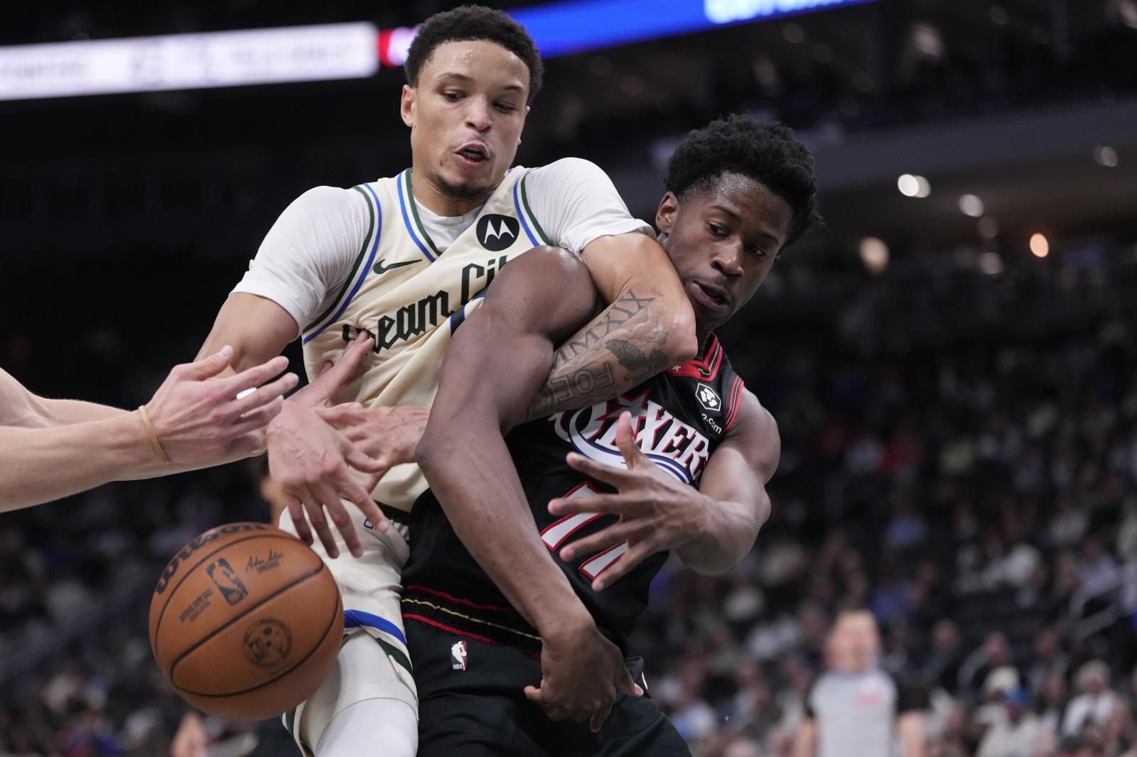 누구 손이 먼저 공 잡을까