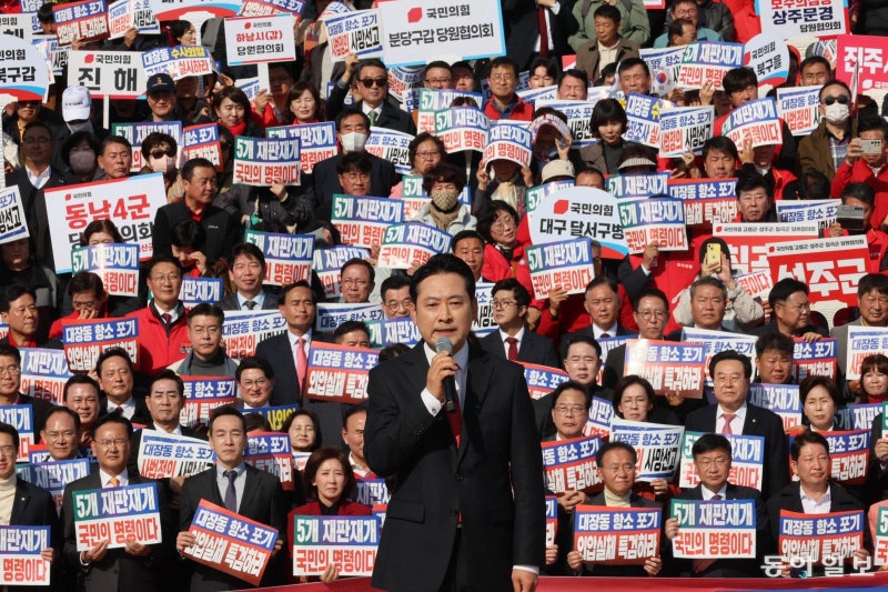 지방선거앞 국힘 떠나는 중도층… 지지율差 한달새 2%P→14%P