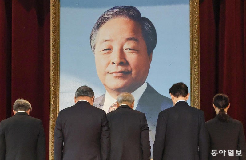 YS 10주기 추모식, 李 “대도무문 마음에 새겨”… 장동혁 “자유민주주의 지킬것”, 與지도부 불참