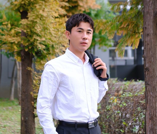 2024년 8월 높은 장벽과 철조망 7개, 지뢰밭을 통과해 한국으로 귀순한 북한군 병사 출신의 강민국 씨.