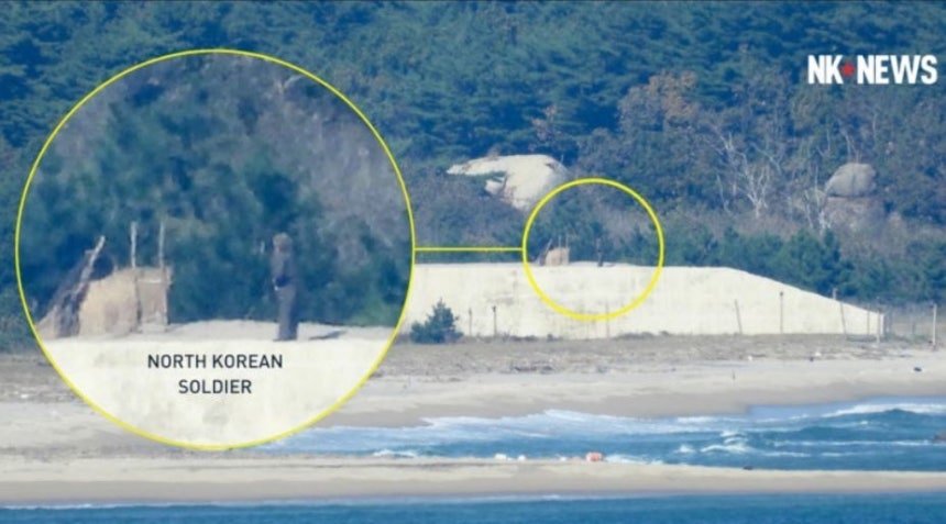 북한이 지난해 새로 건설한 장벽. 고성의 바닷가까지 장벽이 연결돼 있다. 출처 NK NEWS.