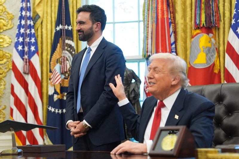 고물가 앞에… ‘상극’ 트럼프-맘다니, 첫 만남서 화기애애