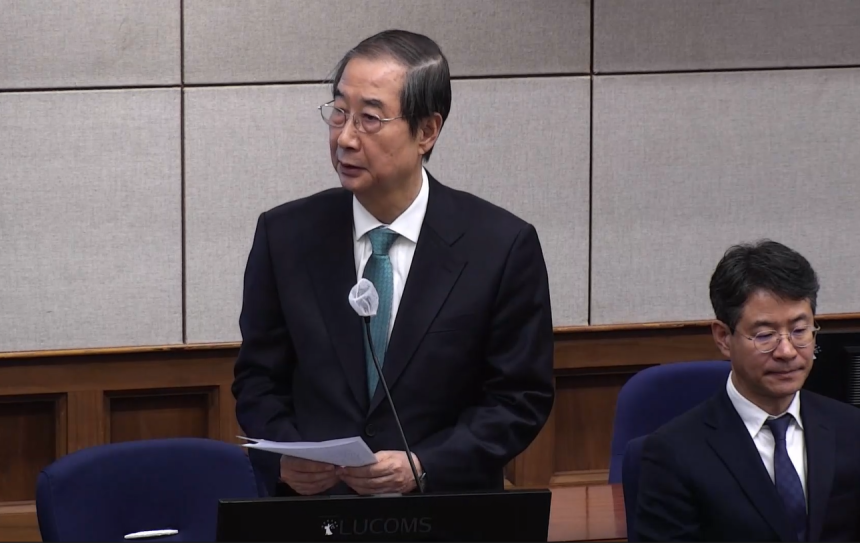 미리 써온 최후 진술 5분간 읽어 한덕수 전 국무총리가 26일 서울 서초구 서울중앙지법에서 열린 내란 우두머리 방조 혐의 결심공판에서 최후 진술을 하고 있다. 법원 공판 중계 화면