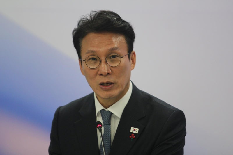 金총리 “<b>계엄버스</b> 탄 육군 법무실장 경<b>징계</b> 취소…엄정 <b>재검토</b>”