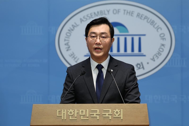 <b>장경태</b> “추행 없었다, 데이트폭력 사건” 주장…<b>무고죄 고소</b>