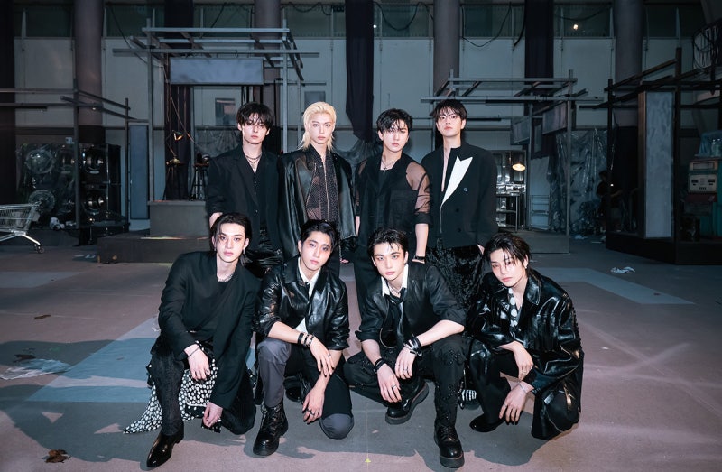 <b>스트레이 키즈</b>, <b>빌보드</b> 새 역사…앨범차트 <b>8연속</b> 1위