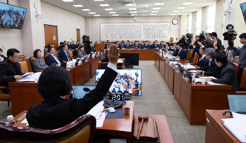 與, 판검사 겨냥 법왜곡죄 등 법사위 처리 강행