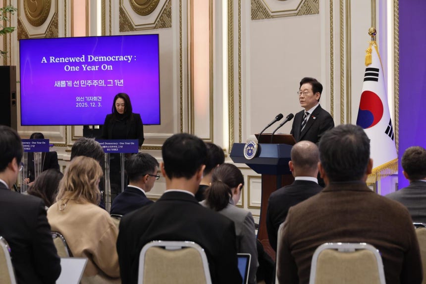 이재명 대통령이 비상계엄 1년을 맞은 3일 서울 청와대 영빈관에서 외신 기자회견을 하고 있다. 2025.12.3. 대통령실사진기자단