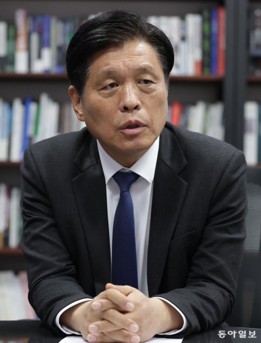 더불어민주당 조승래 지방선거기획단장이 지난달 30일 국회 의원회관에서 진행한 동아일보 인터뷰에서 “무능한 윤석열 지방정부를 심판하고 중앙정부의 대전환이 지역으로 확산돼야 한다”고 