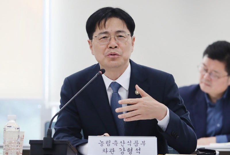 李, ‘직권 남용-부적절 언행’ 농림부 차관 직권면직