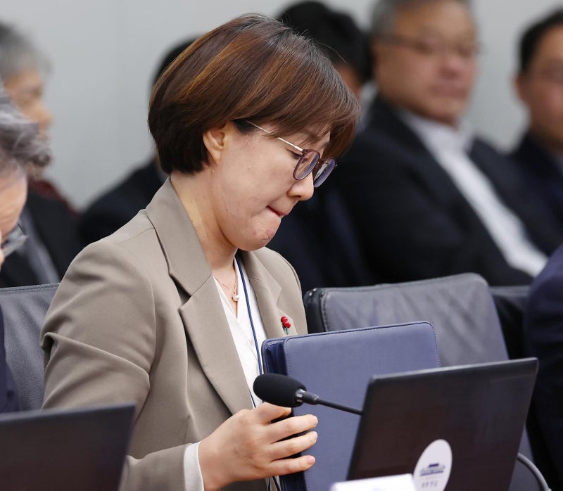 ‘현지 누나’ 파장…野 “V0의 국정농단” vs 與 “김건희와 달라”