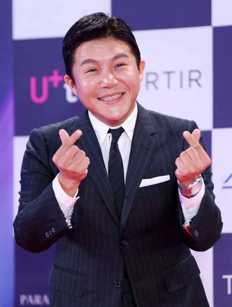 “시청자 우롱하냐”…<b>조세호</b>, <b>조폭 연루</b> 논란에 ‘1박 2일’ 하차 청원...