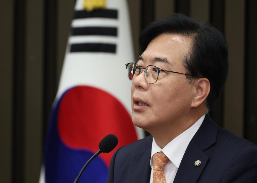 송언석 국민의힘 원내대표가 9일 서울 여의도 국회에서 열린 의원총회에서 발언을 하고 있다.2025.12.09. 서울=뉴시스