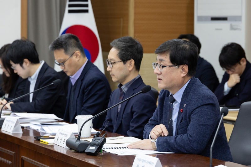 “신규 원전 건설, 여론조사-토론으로 결정”