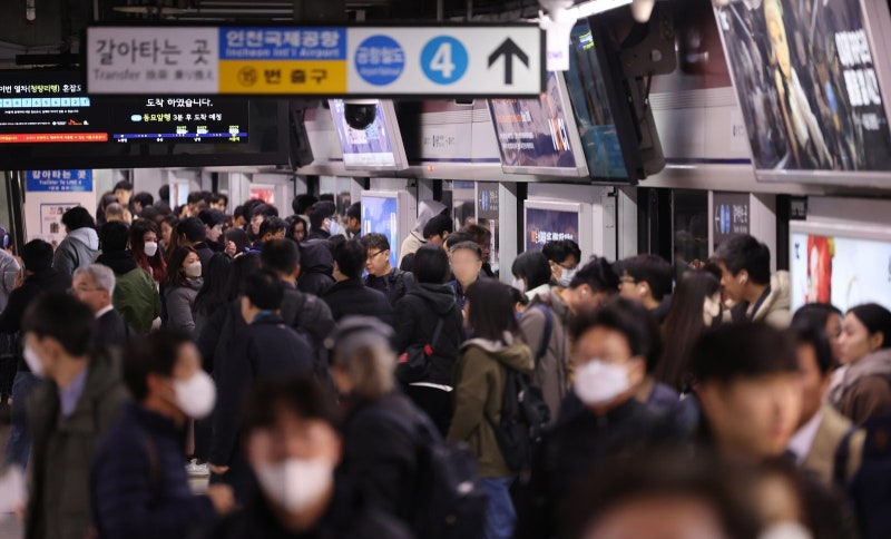 출근길 비상…코레일·<b>철도노조</b> 협상 결렬, 내일부터 <b>총파업</b>