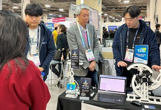  지난해 미국 라스베이거스에서 열린 세계 최대 정보기술(IT) 및 가전제품 전시회 CES 2024에 참가한 아이디어오션 부스.아이디어오션은 인공지능 부문 혁신상을 받았다.아이디어오션 제공