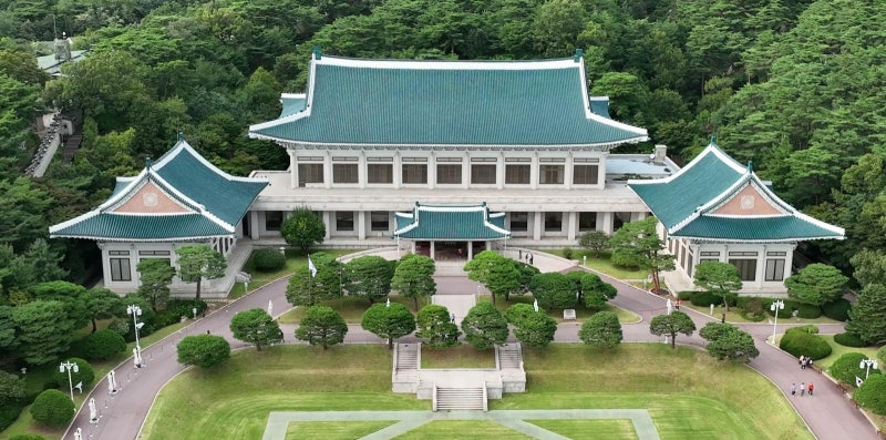 靑 복귀하는 李대통령, 3실장과 한 건물 집무