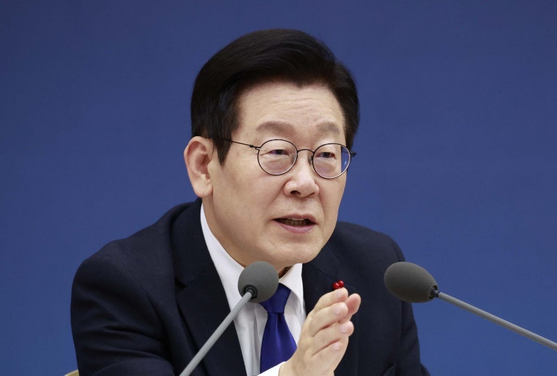 李 야간 방문에…국세청장 “<b>야근</b> 말려도 직원들 말 안들어”