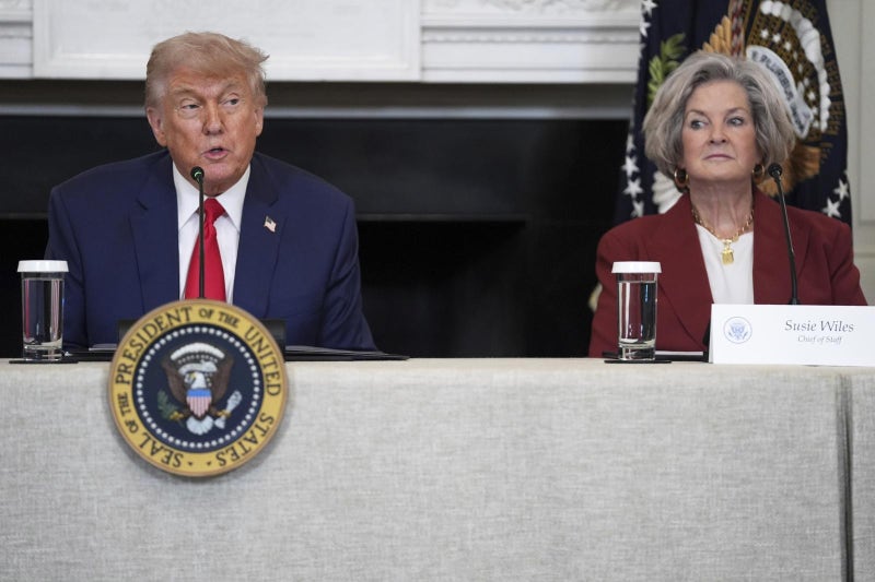 ‘실세’ 와일스 “트럼프, 알코올 중독자 성향… 관세 생각대로 뱉어”