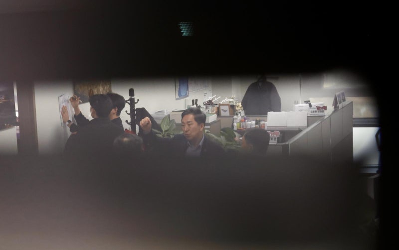 특검, 김건희에 ‘로저비비에 백’ 선물 김기현 압수수색