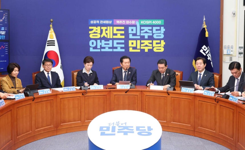 정청래 더불어민주당 대표가 15일 오전 서울 여의도 국회에서 열린 최고위원회의에서 발언을 하고 있다. 2025.12.15. 서울=뉴시스