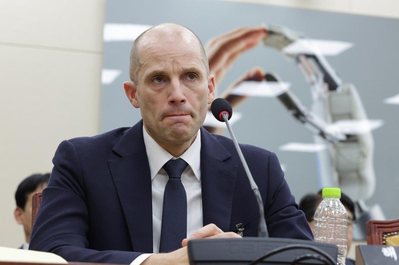 쿠팡 미국인 대표, 김범석 어딨냐 묻자 “Happy to be here” 딴소리