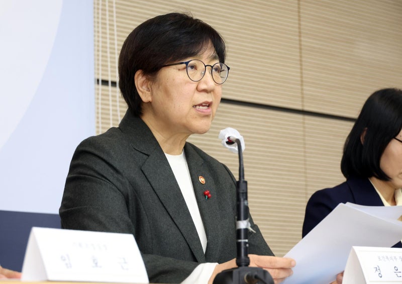 ‘탈모 건보 검토 ’ 李 지시에 정은경 “재정 큰 영향”