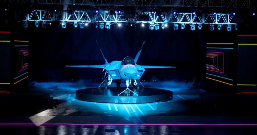 GE에어로스페이스의 F414 엔진으로 추진되는 대한민국 최초의 한국형 전투기 KF-21 보라매의 첫 번째 시제기 모습.GE에어로스페이스 제공