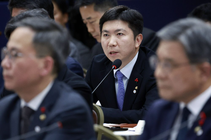 유승민 대한체육회장이 16일 문화체육관광부(국가유산청)·국민권익위원회 업무보고에서 이재명 대통령 질문에 답변하고 있다. 세종=뉴시스