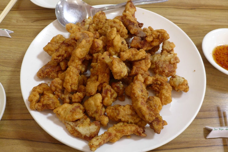 정직한 맛의 고기튀김… 직장인의 ‘점심 피난처’[김도언의 너희가 노포를 아느냐]