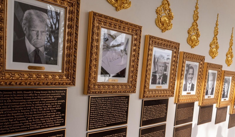 트럼프, 전임자 사진 아래 독설… 바이든 “최악” 오바마 “분열적” 클린턴 “부인이 내게 패배”