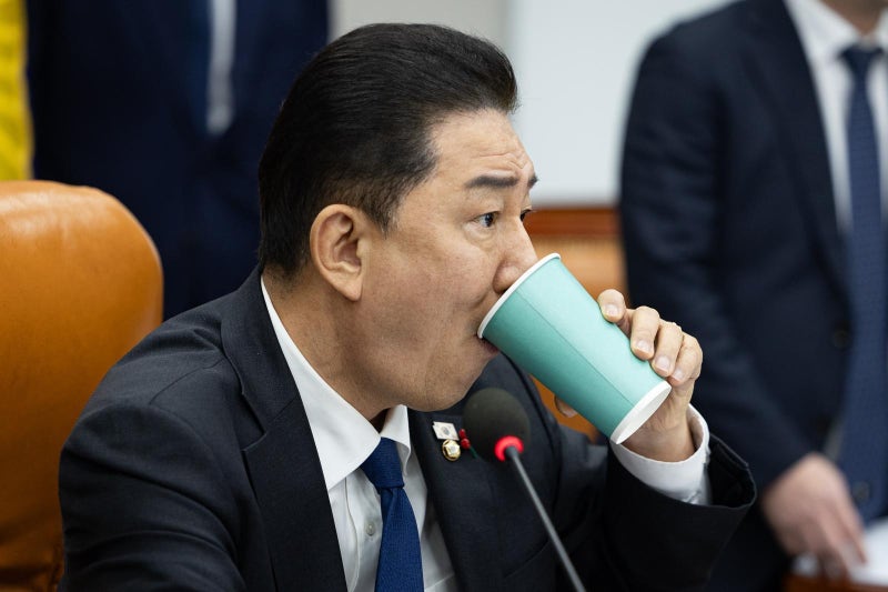 與 “법왜곡죄-법원행정처 폐지 내년 설前에 처리”