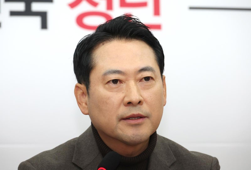 <b>장동혁</b> 노선 수정?…“국힘 의원 모두 계엄해제 찬성표 던졌을 것”