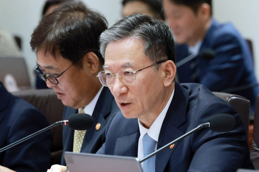 정성호 법무부 장관이 9월 9일 서울 용산 대통령실 청사에서 열린 제41회 국무회의에서 민생경제 회복·안정 대책 토론 발언을 하고 있다.2025.09.09 서울=뉴시스