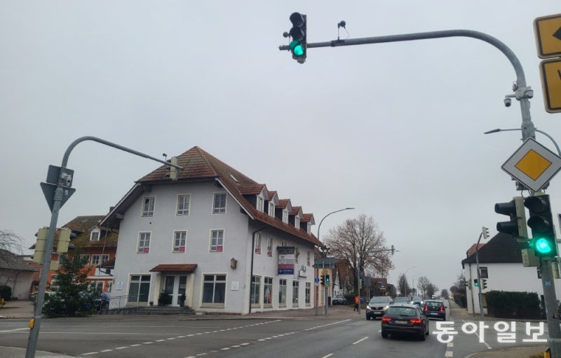 구급차는 150m 前 ‘초록불’… 골든타임 지키는 독일 ‘AI 신호등’