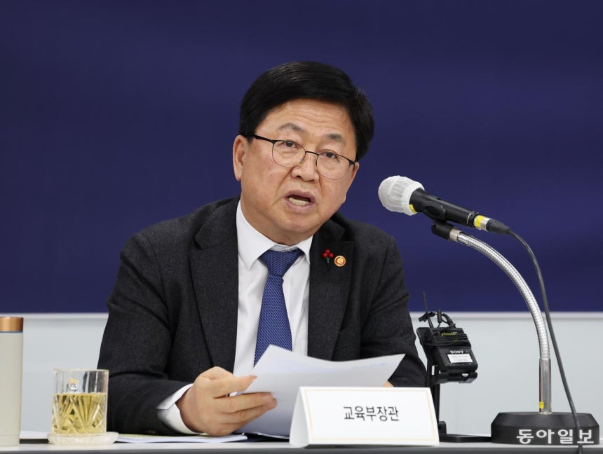 최교진 교육부 장관이 22일 정부세종청사에서 열린 출입기자단 간담회에서 발언하고 있다.교육부 제공